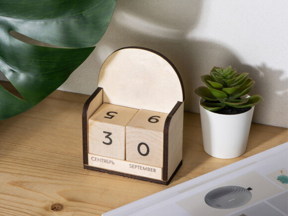 Настольный деревянный вечный календарь