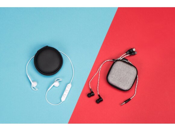 Набор с наушниками и зарядным кабелем 3-в-1 In motion, красный Набор с наушниками и зарядным кабелем 3-в-1 In motion, красный