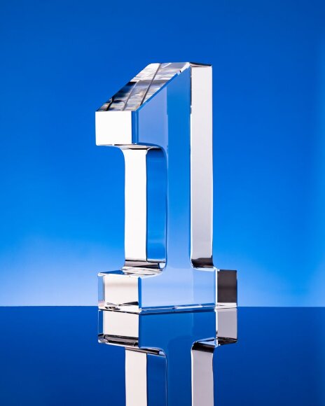 Стела Born Leader 1 Стела Born Leader 1