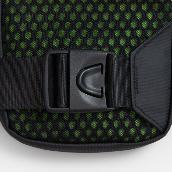 Спортивная кросс-боди сумка UrbanHike, черная Спортивная кросс-боди сумка UrbanHike, черная