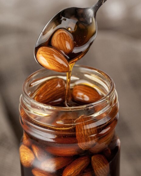 Мед цветочный Bee To Bear, с миндалем Мед цветочный Bee To Bear, с миндалем