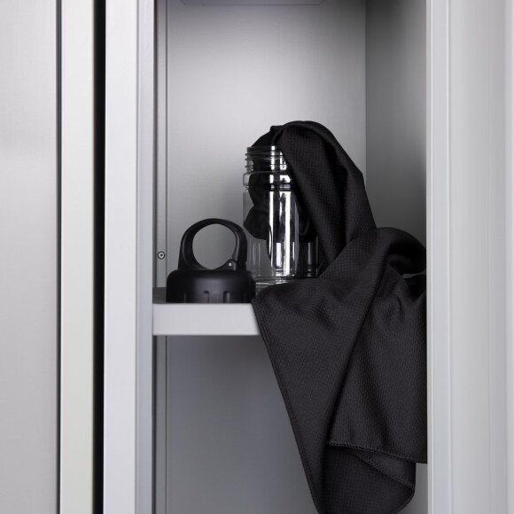 Охлаждающее полотенце Frio Mio в бутылке, черное