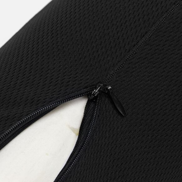 Подушка автомобильная на подголовник Roadie, черная