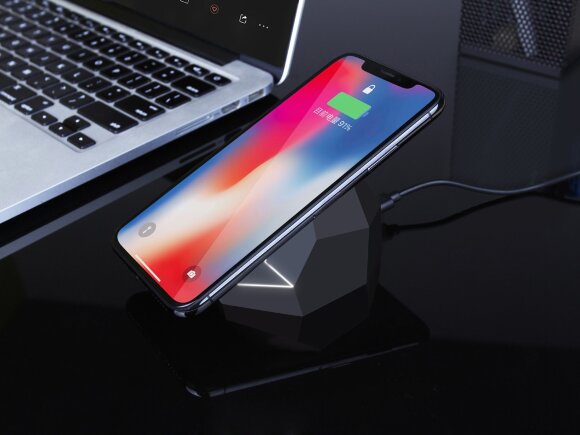 Док-станция Geo Dock с быстрой беспроводной зарядкой, черный с белой подсветкой. XOOPAR Док-станция Geo Dock с быстрой беспроводной зарядкой, черный с белой подсветкой. XOOPAR