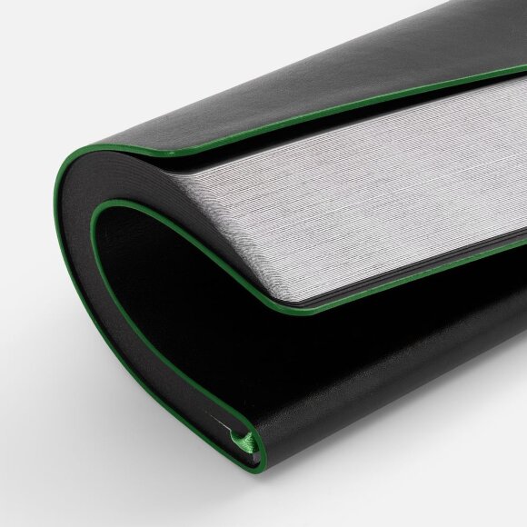 Ежедневник Trait, недатированный, черный с зеленым Ежедневник Trait, недатированный, черный с зеленым