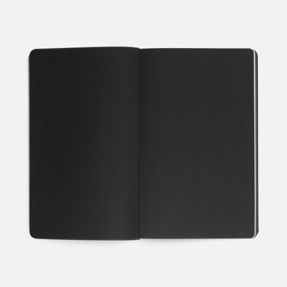 Ежедневник Trait, недатированный, черный с красным Ежедневник Trait, недатированный, черный с красным