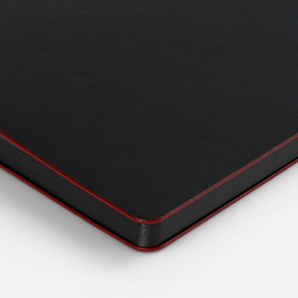 Ежедневник Trait, недатированный, черный с красным Ежедневник Trait, недатированный, черный с красным